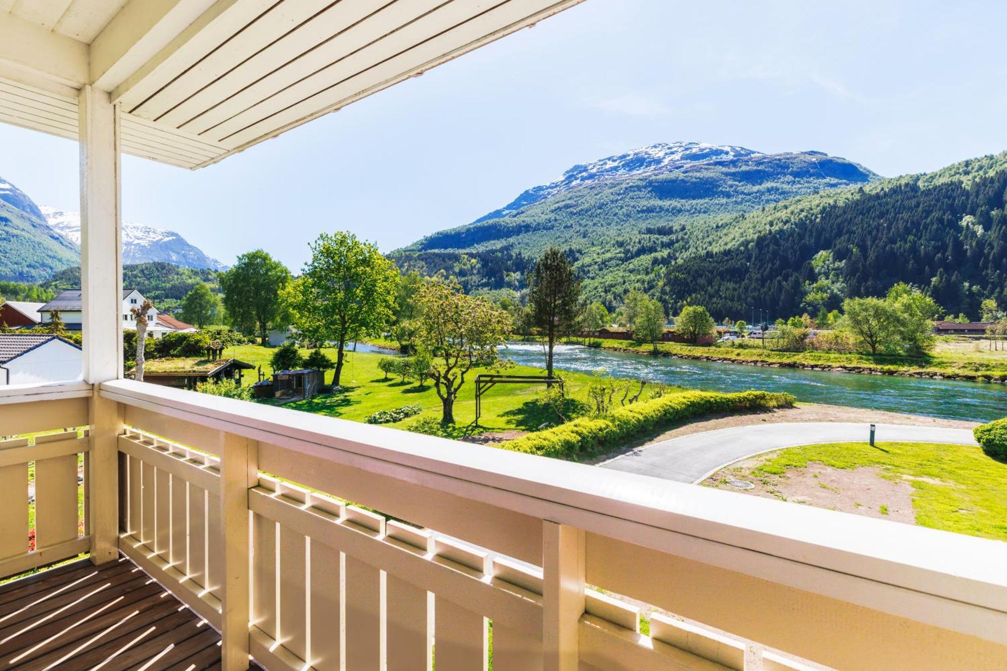 Hotel Loenfjord ローエン エクステリア 写真
